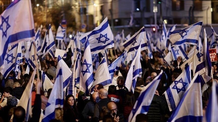 مئات الإسرائيليين يتظاهرون ضد حكومة نتنياهو مطالبين بلجنة تحقيق رسمية