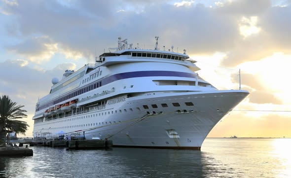 ميناء غرب بورسعيد يستقبل السفينة السياحية ASTORIA GRANDE لأول مرة