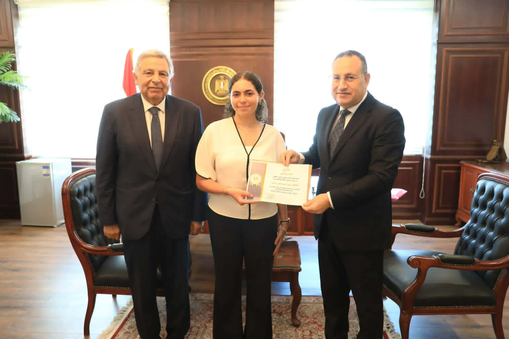 تكريم استثنائي لطالبة الطب هيا عمرو لمبادرتها الإنسانية في حادث أرابيلا بلازا