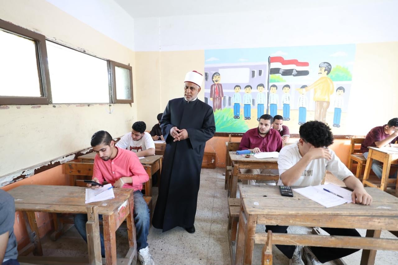 وكيل الأزهر يتفقد امتحانات الدور الثاني للثانوية ويؤكد على توفير الأجواء المناسبة