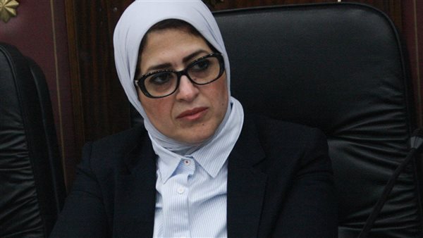 وزيرة الصحة السابقة تكشف تفاصيل مثيرة حول لقاح كورونا وإدارته