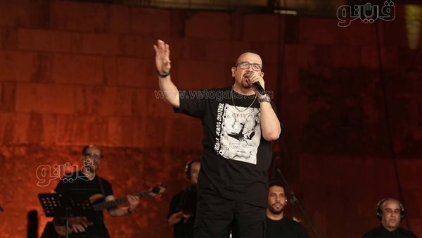 هشام عباس يثير حماس الجمهور في مهرجان القلعة بأغنية جديدة