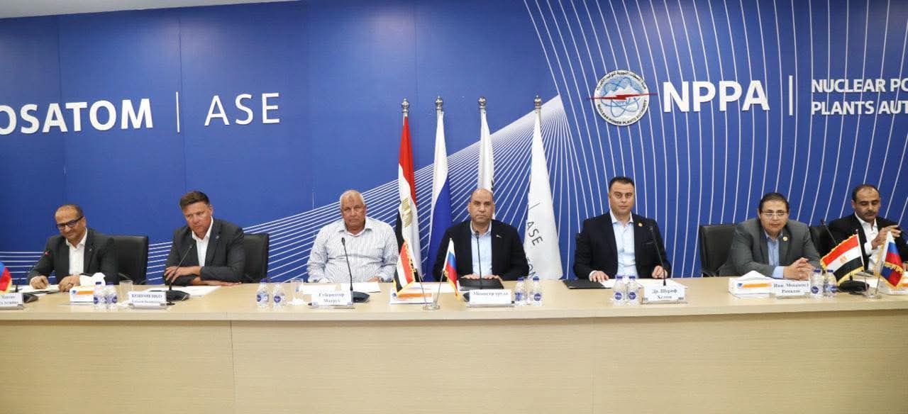 وزير العمل يزور محطة الضبعة النووية ويقدم 20 عقد عمل جديدة