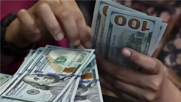 استقرار سعر الدولار في البنوك المصرية مع انتعاشة خجولة في نهاية الأسبوع