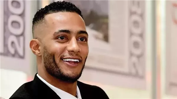 محمد رمضان وصورة مع ضابط المرور تثير الجدل على السوشيال ميديا