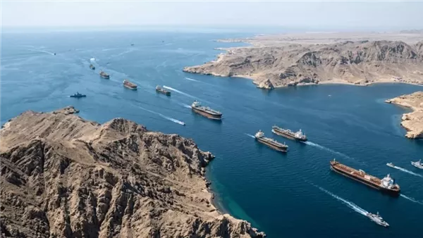 تراجع حاد في حركة عبور السفن عبر مضيق هرمز خلال عطلة نهاية الأسبوع