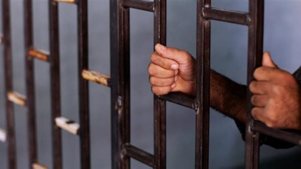 إحالة عاطل للجنايات بتهمة الاتجار في الأزياء العسكرية بدون ترخيص