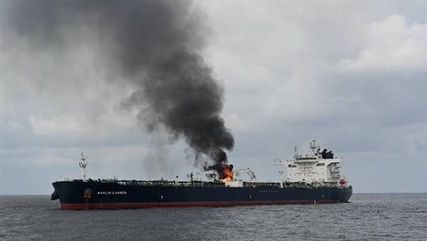إصابة ناقلة نفط بمقذوف مجهول قرب سواحل عمان