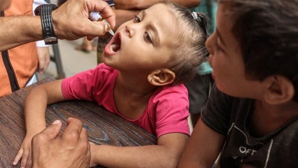 طبيب يوضح فوائد التطعيمات وأهمية الالتزام بها رغم الأعراض الجانبية