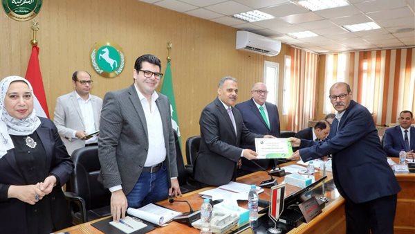 محافظ الشرقية يعلن إلغاء احتفالات العيد القومي حداداً على شهداء لقمة العيش