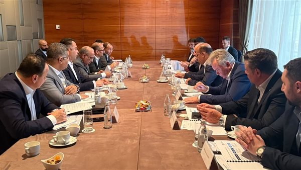 وزير الكهرباء يستعرض مستجدات مشروع تحلية مياه البحر بالضبعة