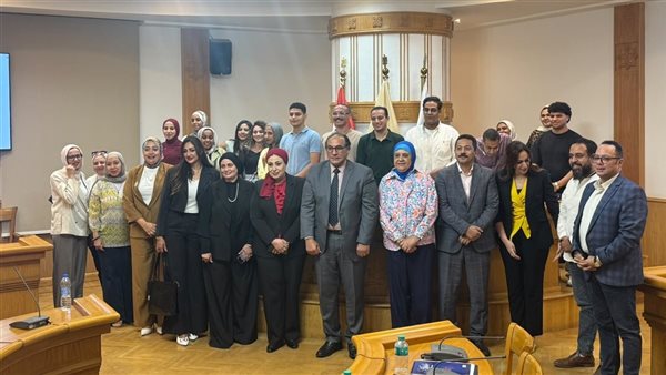 ندوة تناقش سبل حماية الشباب من الانعزال الرقمي والأفكار الهدامة