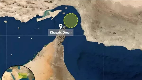 إصابة ناقلة نفط في مضيق هرمز وحريق يثير القلق
