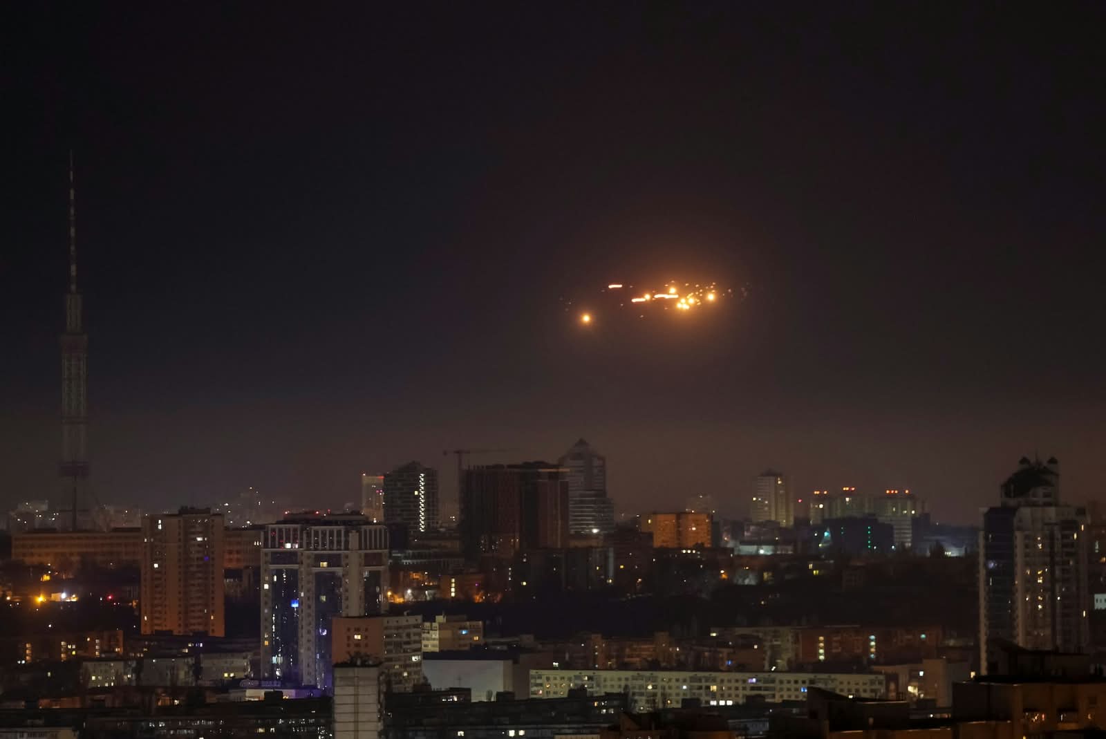 أوكرانيا تسقط 222 طائرة مسيرة في ليلة هجومية مكثفة من روسيا