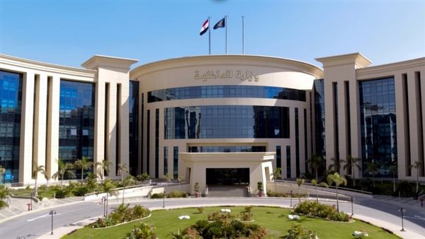 الداخلية تكشف تفاصيل فيديو "تقبيل طفلة" وتوضح ملابسات الواقعة