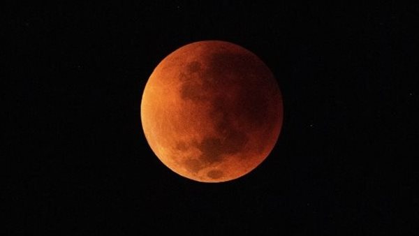 صلاة الخسوف في مصر: دعوة للاستغفار والعبادة في ظلال القمر