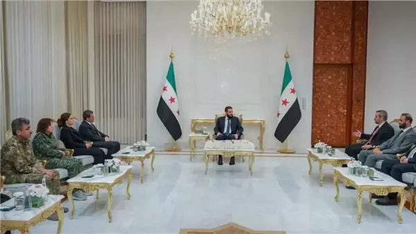 تعيين مظلوم عبدي مستشارًا للرئاسة السورية بعد حل قوات سوريا الديمقراطية