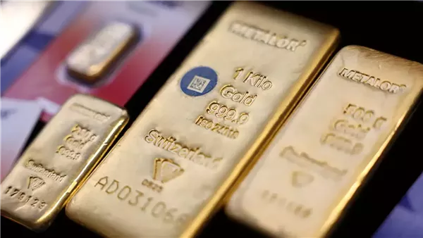 انخفاض مفاجئ في أسعار الذهب وسط توقعات برفع الفائدة الأمريكية