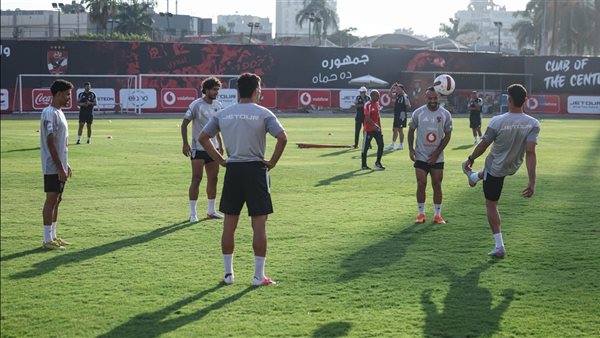 الأهلي يواجه زد الليلة بغياب 13 لاعباً مؤثراً