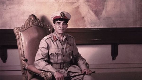 من قائد الثورة إلى سجين: القصة المثيرة لمحمد نجيب