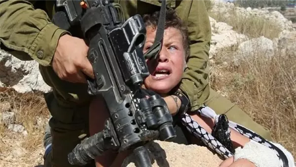 370 طفلاً فلسطينياً خلف القضبان: انتهاكات جسيمة في سجون الاحتلال