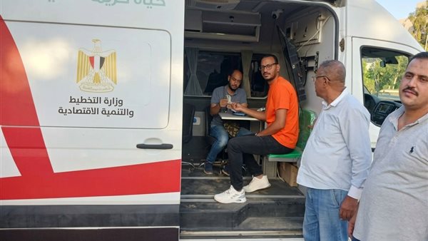 "المركز التكنولوجي المتنقل في الخارجة لتيسير تحصيل المتأخرات"