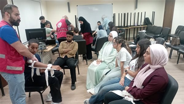 الهلال الأحمر ينظم دورات إسعافات أولية لطلاب طب عين شمس
