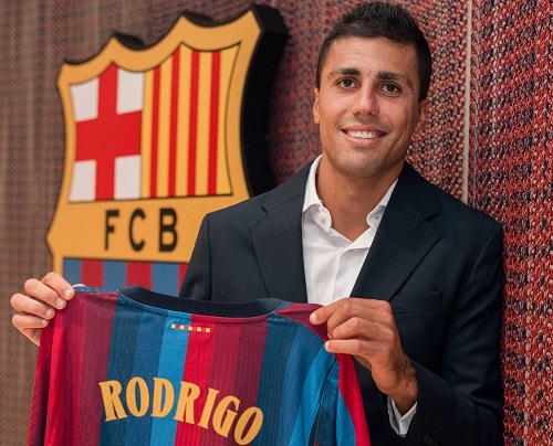 رودري: برشلونة يمتلك أفضل اللاعبين ويحتاج للتطور المستمر