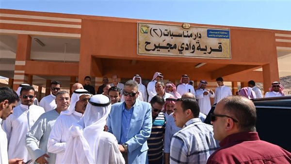 محافظ جنوب سيناء يتابع تطوير مدينة دهب مع مشايخ وعواقل المنطقة