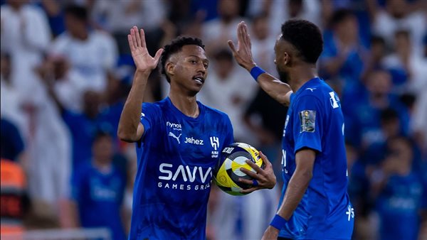 الهلال يكتسح الخليج بخماسية في شوط أول مثير