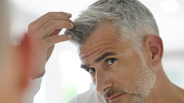 تأويلات الشعر الأبيض في المنام: إشارات للديون وعودة الغائبين