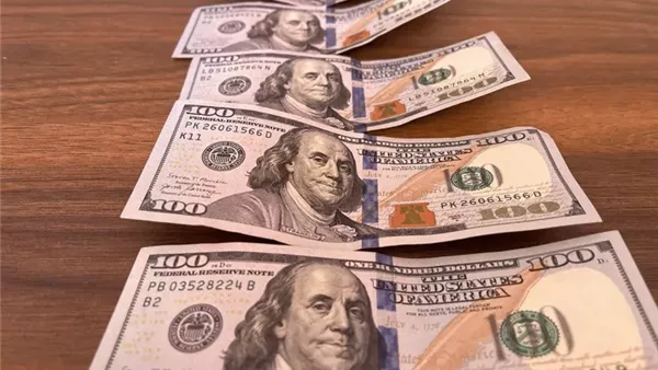 استقرار سعر الدولار في البنوك المصرية مع بداية تعاملات الأحد