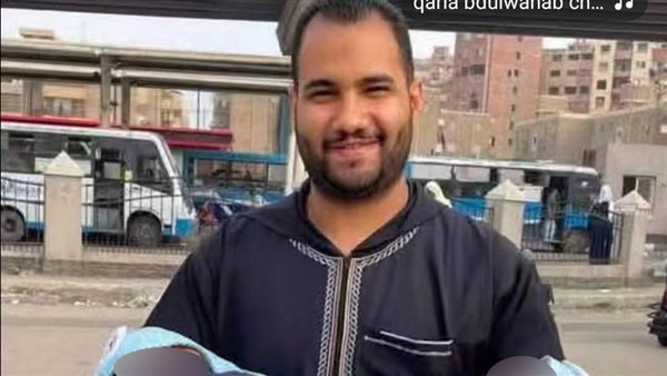 مأساة في المنيا: وفاة زوجين بحادث سير وترك طفلين توأم بلا والدين