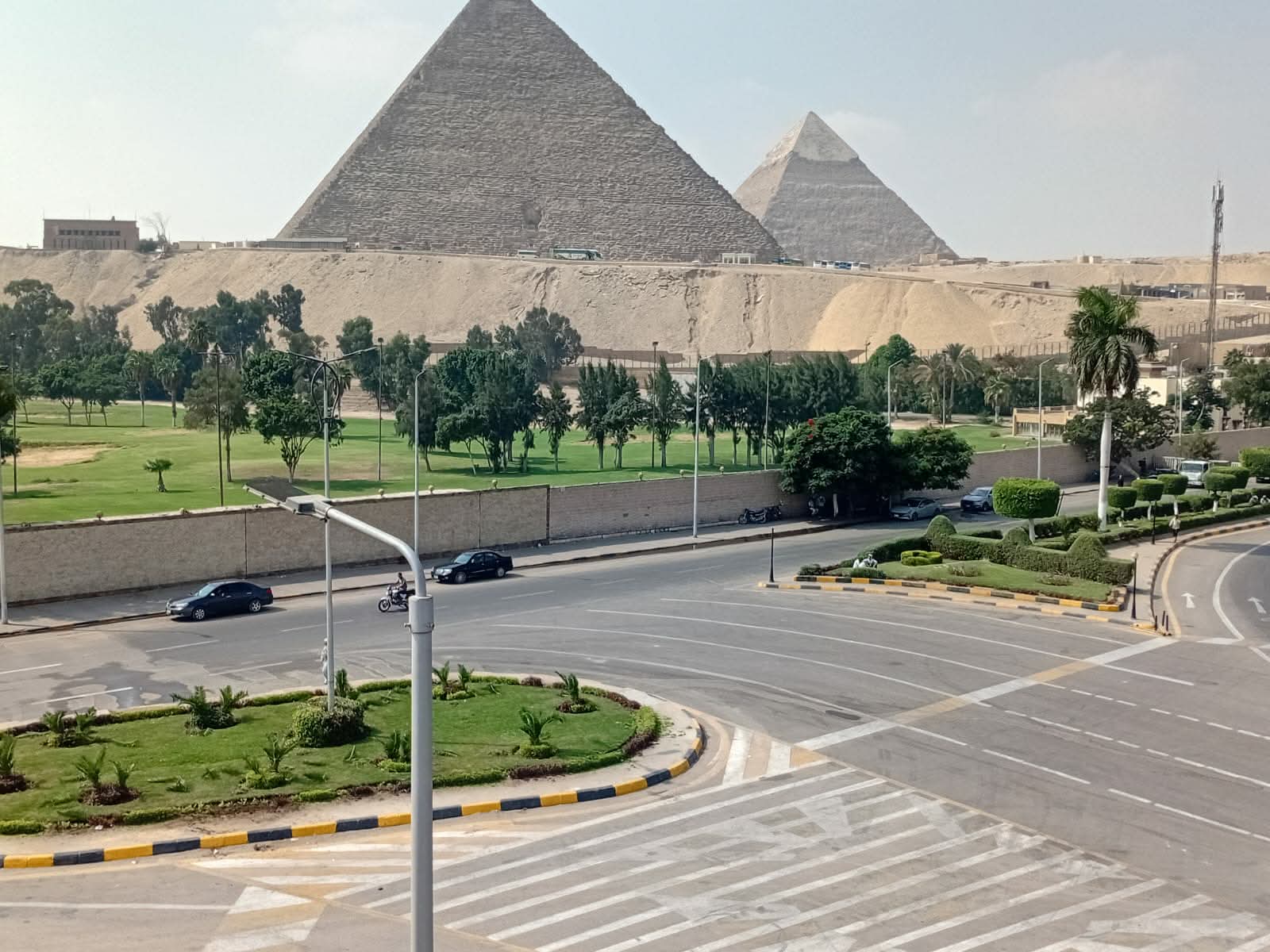 رفع كفاءة المتحف المصري الكبير ومدخل الأهرامات بالجيزة