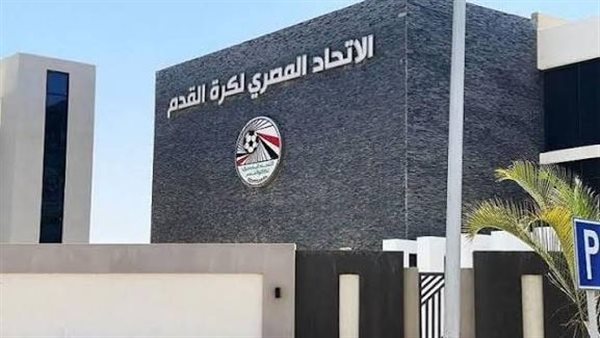 لجنة الحكام توضح تفاصيل واقعة معروف ووائل جمعة في مباراة الأهلي وزد