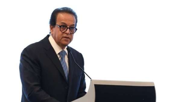 وزير الصحة يطلق معايير جديدة لتعزيز رعاية الأم والطفل في مصر