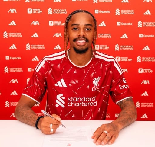 ليفربول يعلن رسميًا ضم برادلي باركولا من باريس سان جيرمان