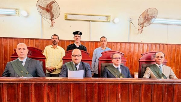 محكمة المنيا تبدأ محاكمة 18 متهماً في قضية تهريب مهاجرين إلى إيطاليا