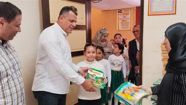 مدير تعليم دمياط يطلق مبادرة "مدرستي عنواني" لتجميل المدارس وزرع الأشجار