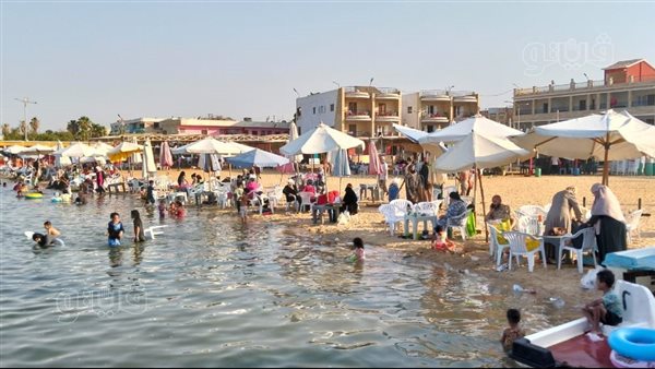 شواطئ الإسماعيلية تحتضن المصطافين وسط أجواء صيفية متميزة