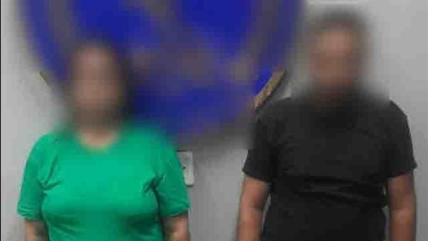 مشادة حادة بين سائق ميكروباص وسيدة في الإسكندرية بسبب الأجرة