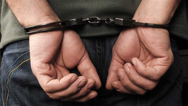 موظف مزيف ينصب على أصحاب المحال في عابدين ويعترف بجرائم متعددة