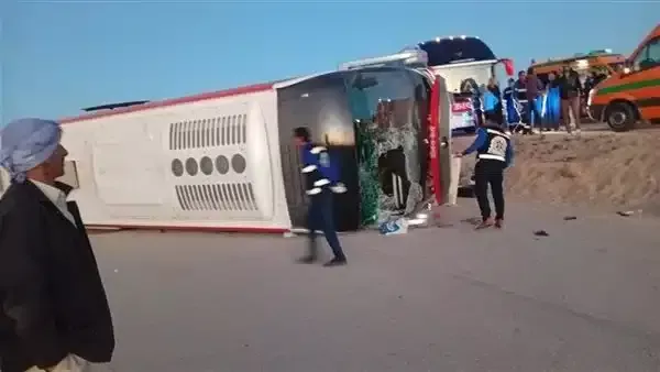 انقلاب أتوبيس على طريق "دهب – نويبع" يسفر عن 44 ضحية بين قتيل ومصاب