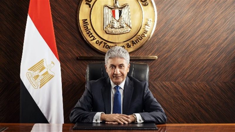 وزير السياحة يعتمد ضوابط الحج السياحي لموسم 1448هـ