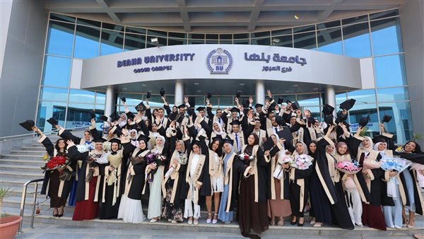 رئيس جامعة بنها يهنئ خريجي كلية الحقوق ويحثهم على التميز