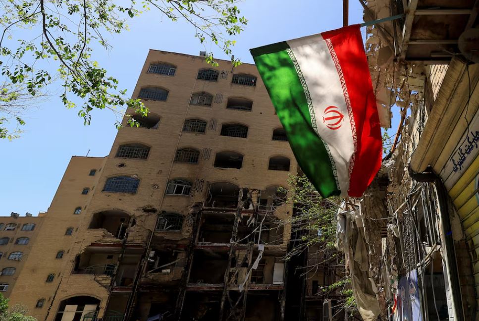 التصعيد الأمريكي في إيران: 13 قتيلاً من العسكريين الإيرانيين في غارات هذا الأسبوع