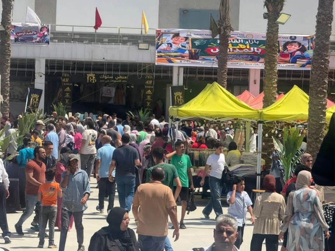 إقبال جماهيري على "بازار القاهرة - مدارس" قبل افتتاحه الرسمي