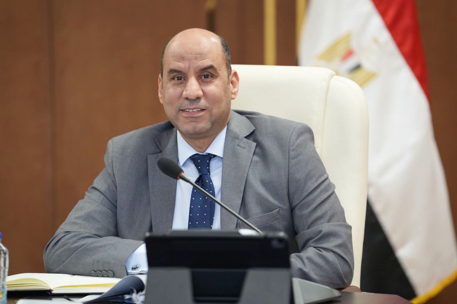 وزير العمل يعتمد معايير جديدة لترخيص مراكز التدريب لمساعدي الخدمات الصحية