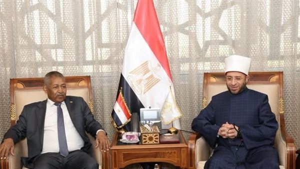 وزير الأوقاف يبحث تعزيز التعاون مع السودان في مجال تأهيل الأئمة والواعظات