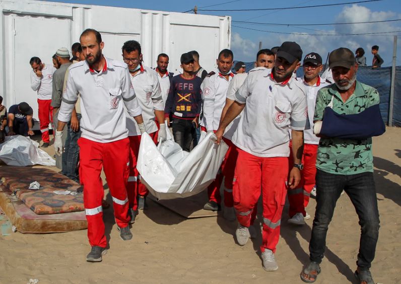 إصابة مسعف فلسطيني في هجوم لمستوطنين بالضفة الغربية